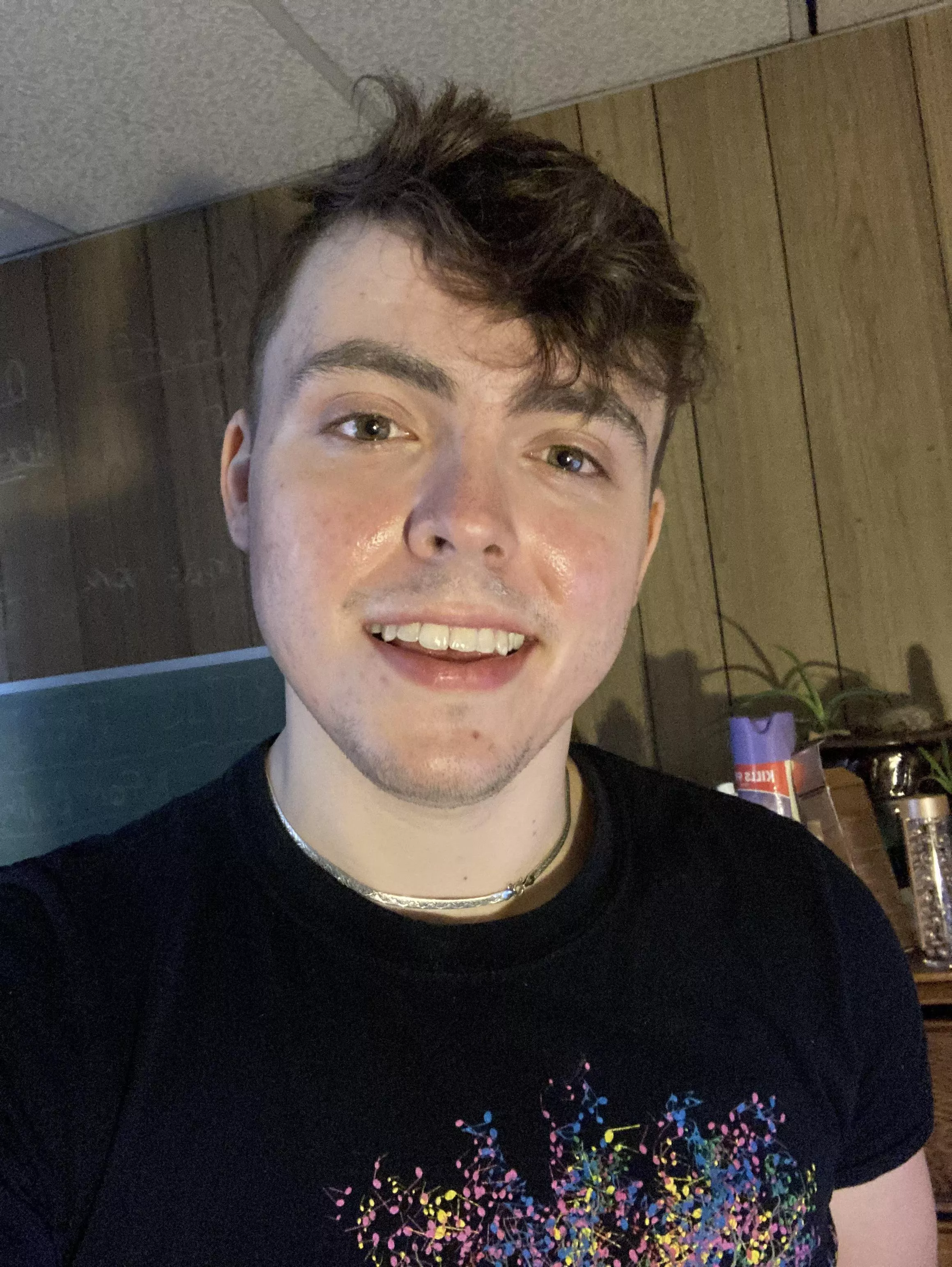 Got a new haircut 💇‍♂️ happy Friday bros 😁