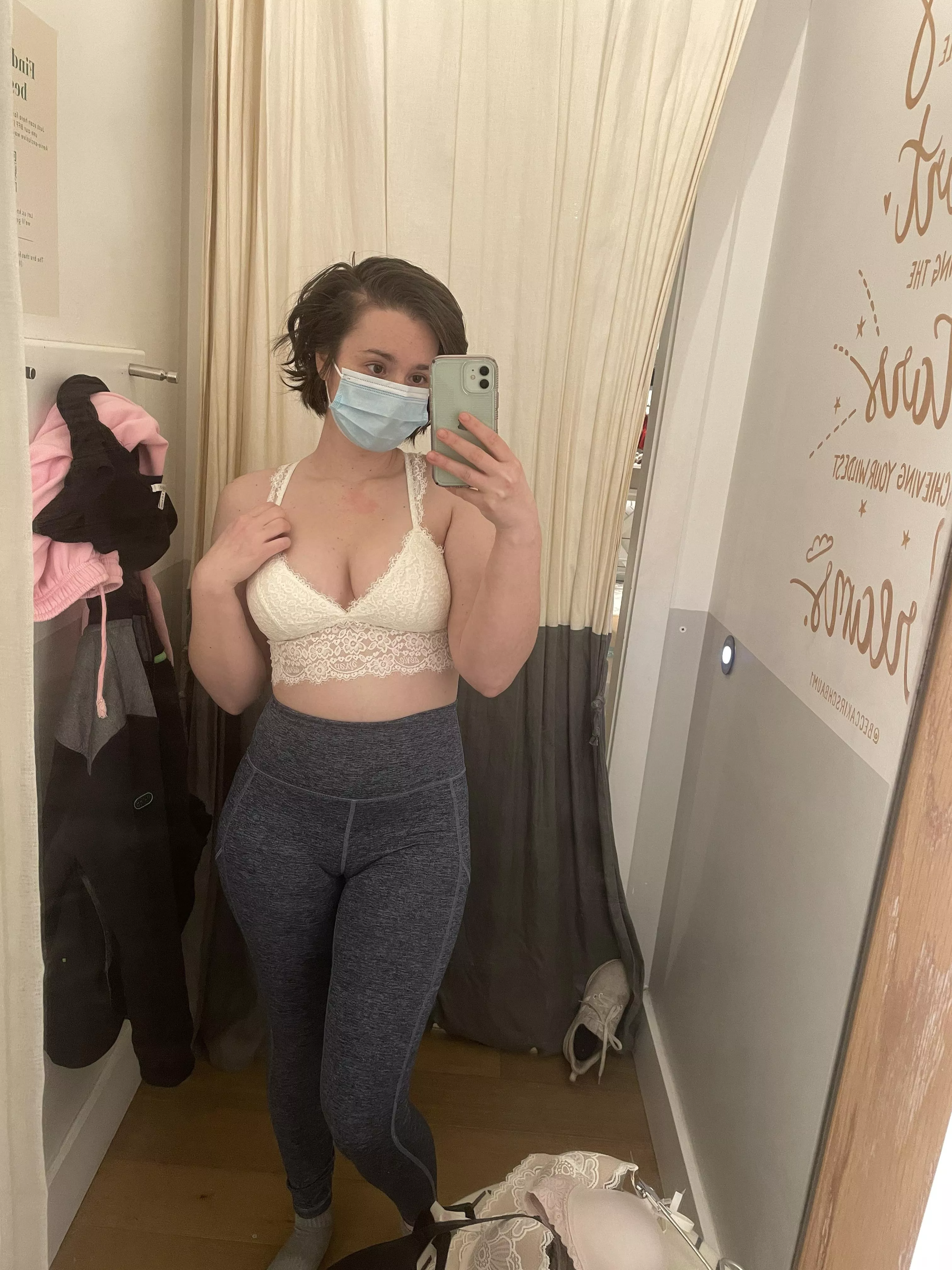 Growing my cup size means getting new bras 😉 loving my natural cleavage