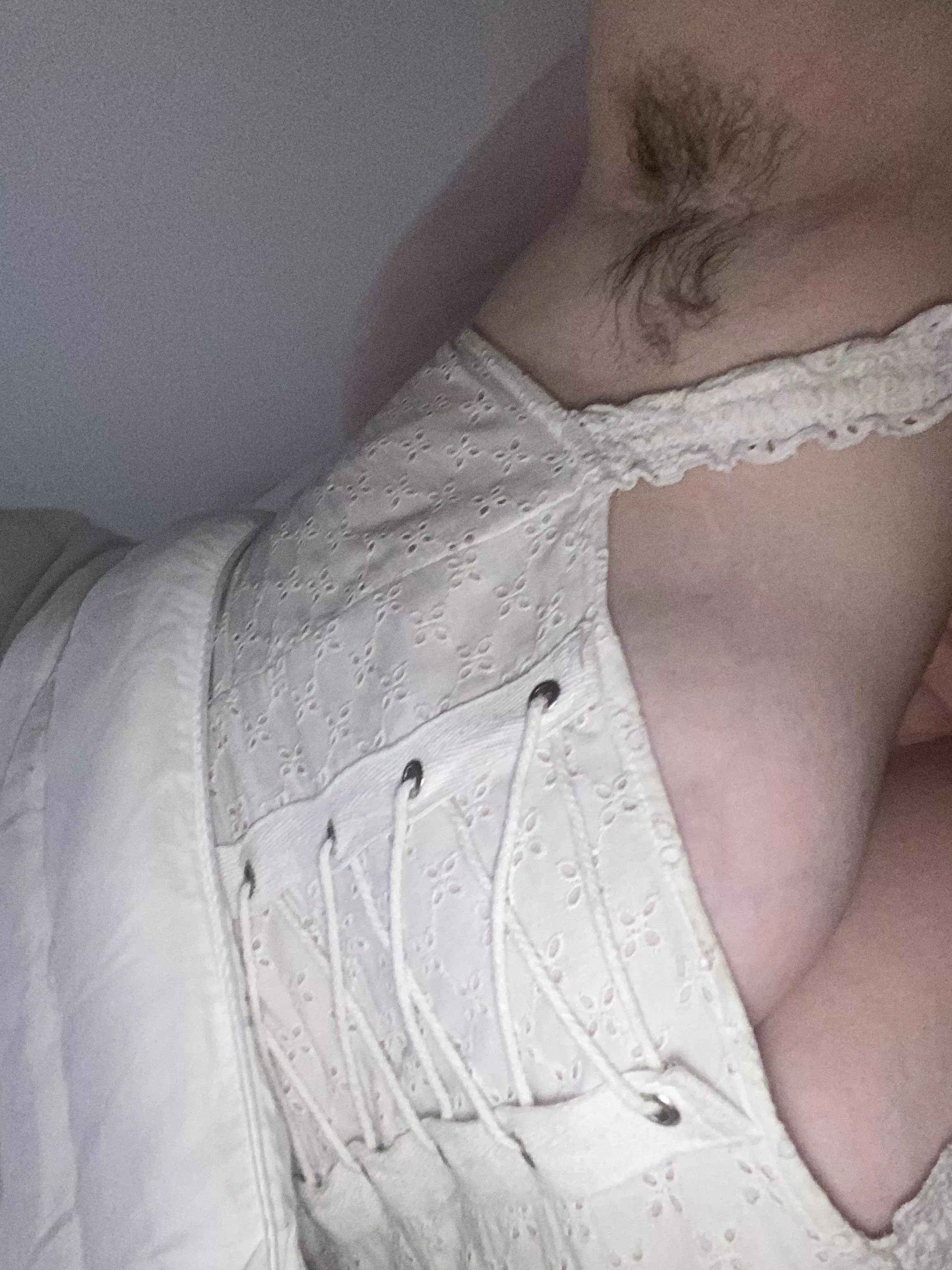growing the softest hair under my arms 🧡