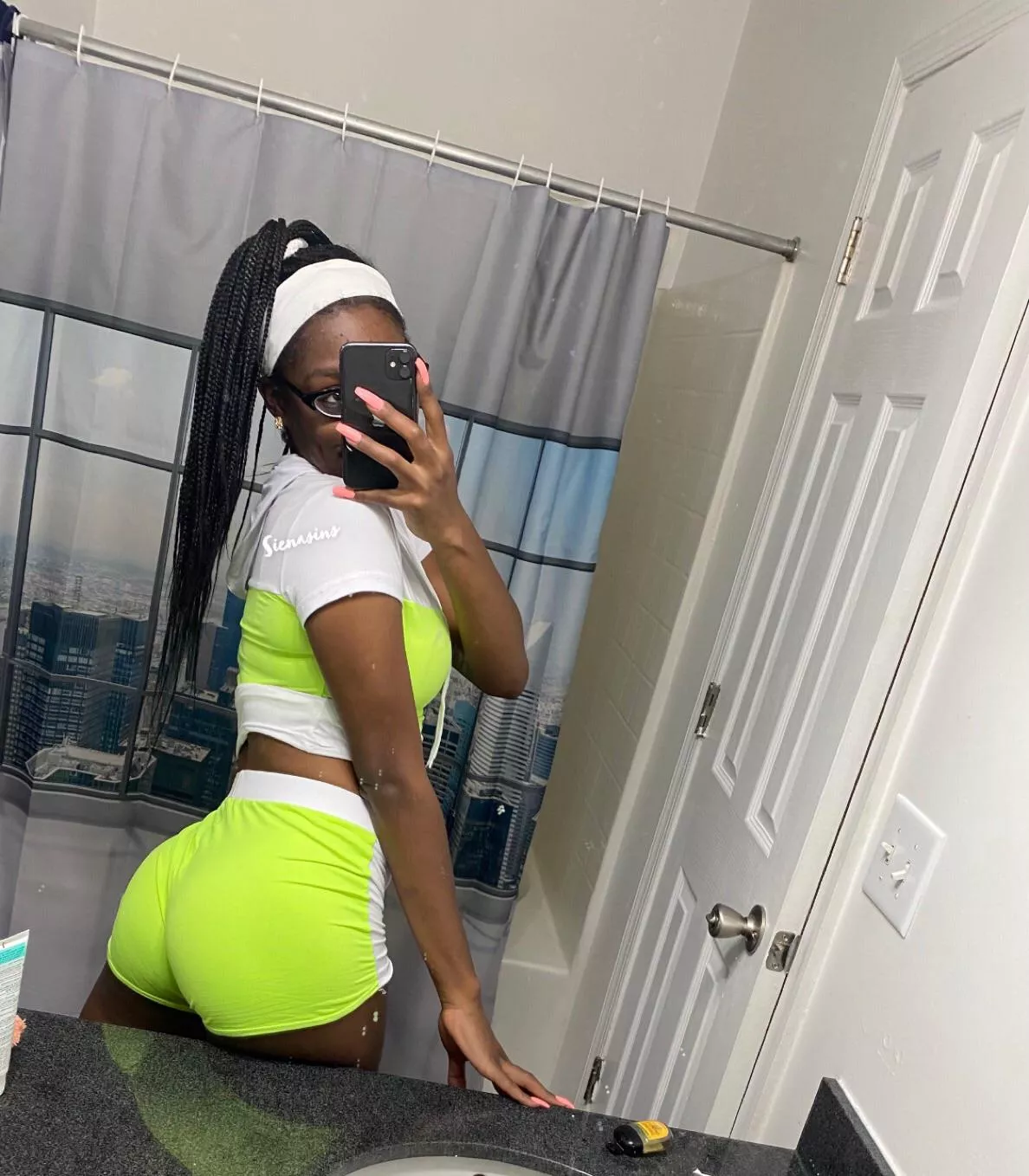 gym built booty.. how’s the progress looking?