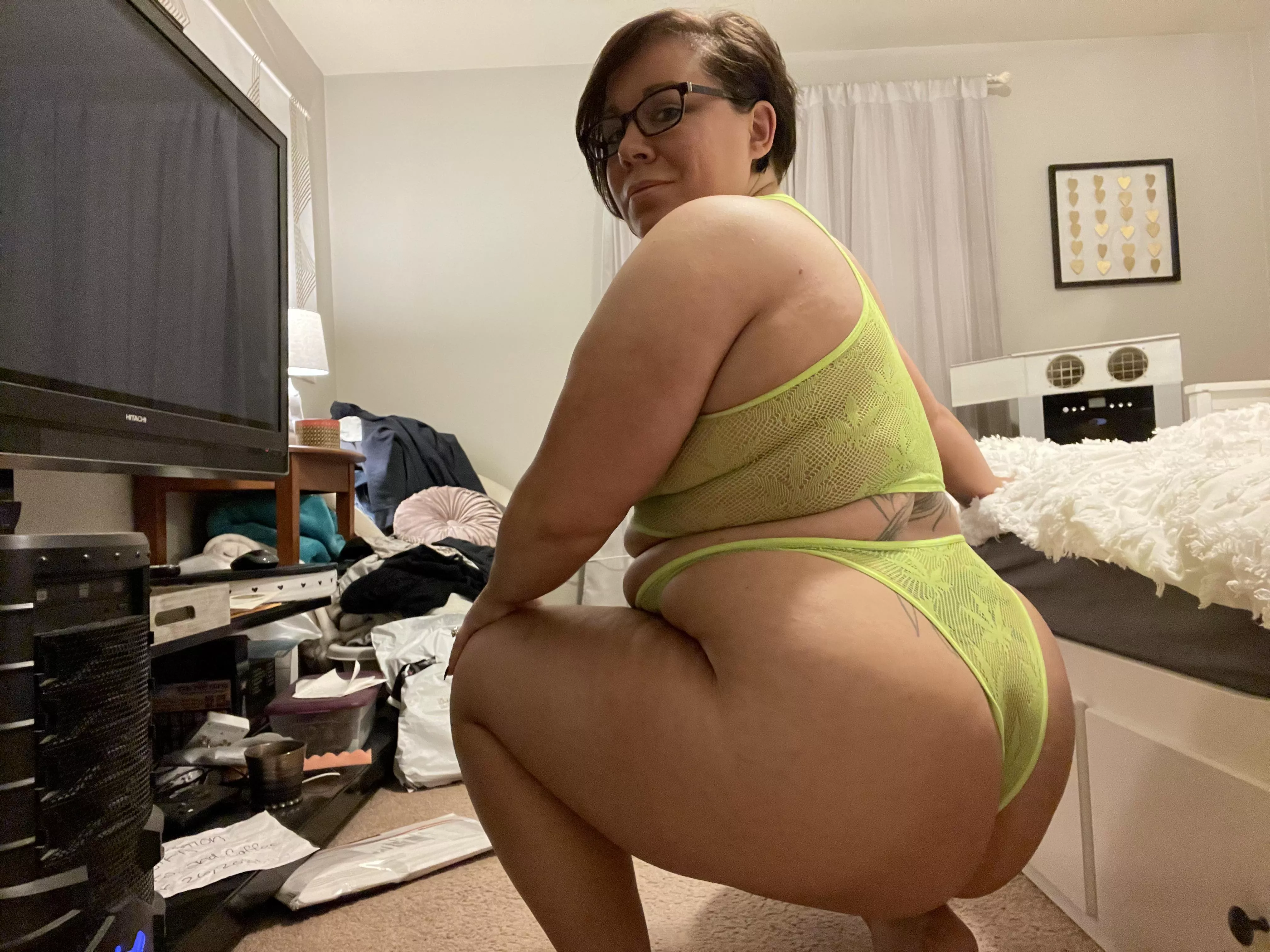 Happy Friday from your favorite bbw milf 😽😽