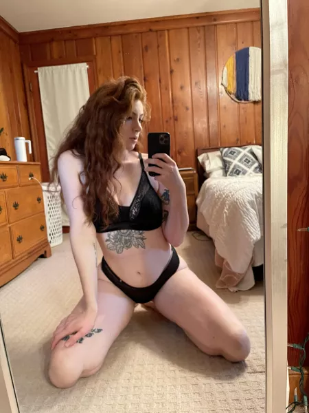 Happy Friday! I don’t think I’ll leave the bedroom all weekend [f] 6’3”