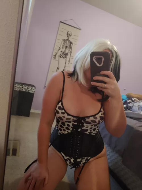 Happy Halloween! 🎃 Have I been naughty or nice? 😈🥵 Go to my free onlyfans to get dirty with me!