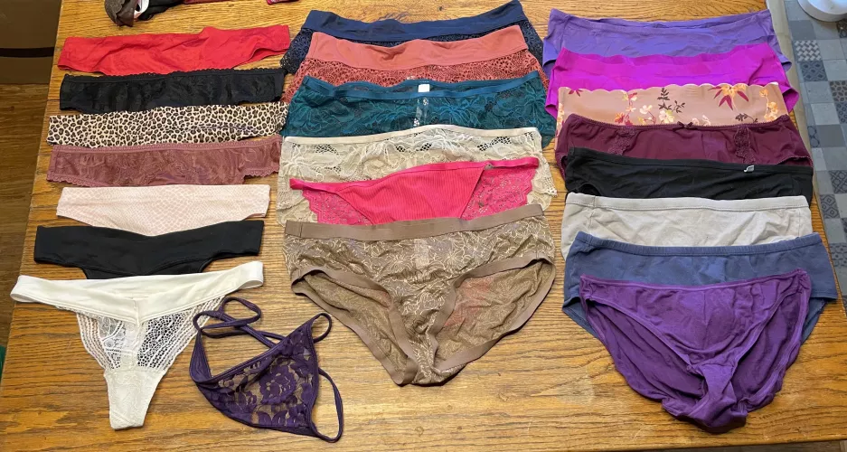 Happy, horny Monday - let me help😘[39F] open minded, fet friendly 🥰🥰 😘 [Selling] videos, photos, panties/bras/yoga pants/ASK, pee & spit vials, Kik experience - ASK, Be Direct ✨ kik: curious_content2002