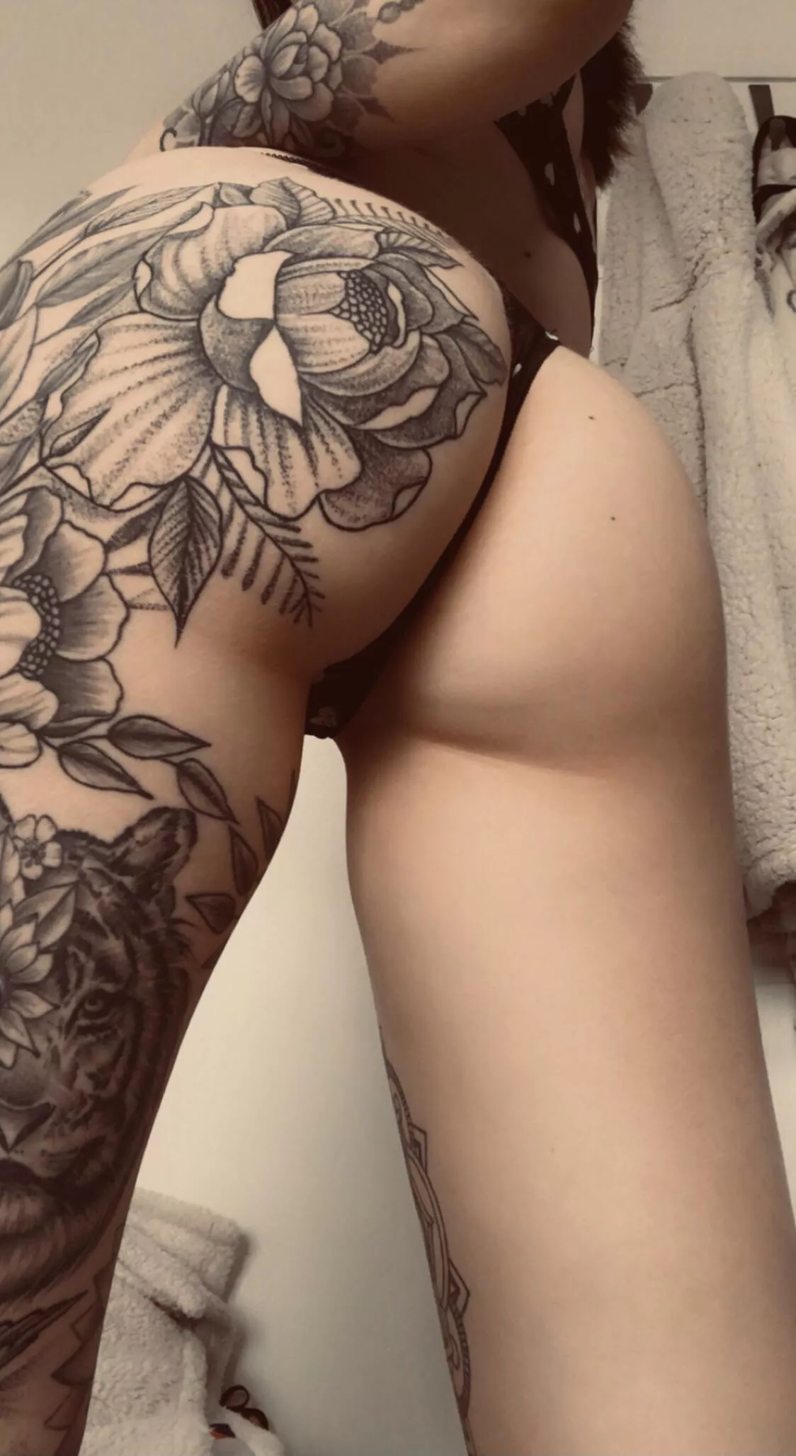 Happy hump day 🍑