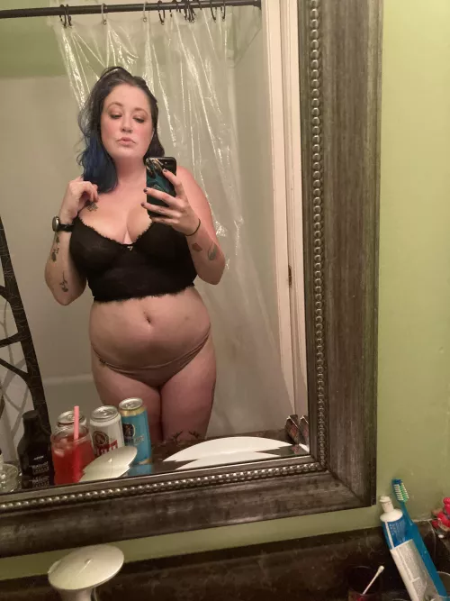 Happy Monday! Hope you’re not too hungover lol