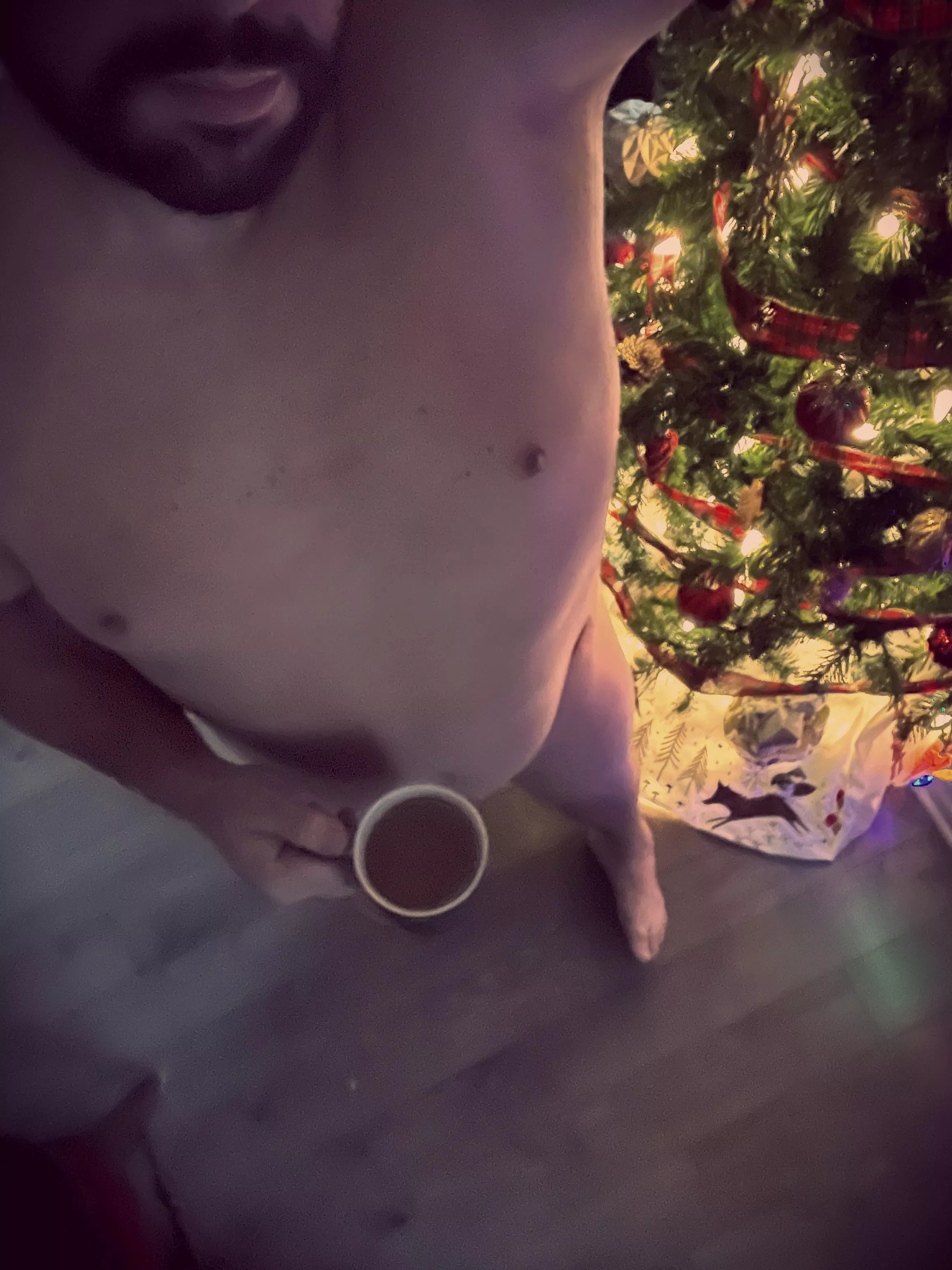 Happy sunday. Lets watch christmas Netflix movies