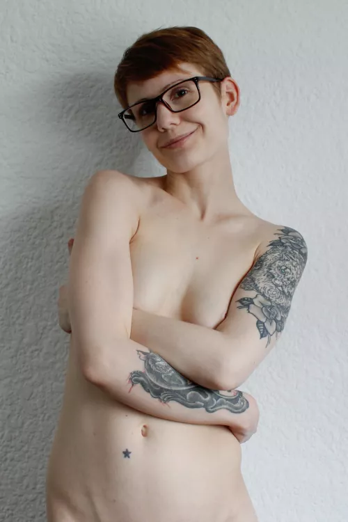 Happy Tuesday (carefully cropped) Nudes Day! ^^