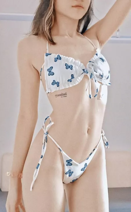 Hard to compete with all the big boobs but I'm sure you guys also appreciate some smaller ones 🥺