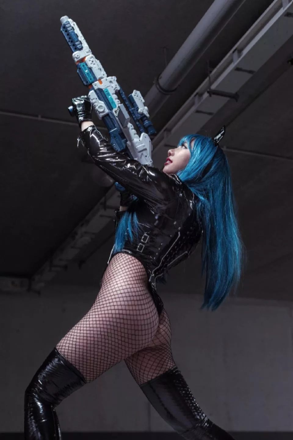 Have some guns n buns 🤖💙🦋 [self]