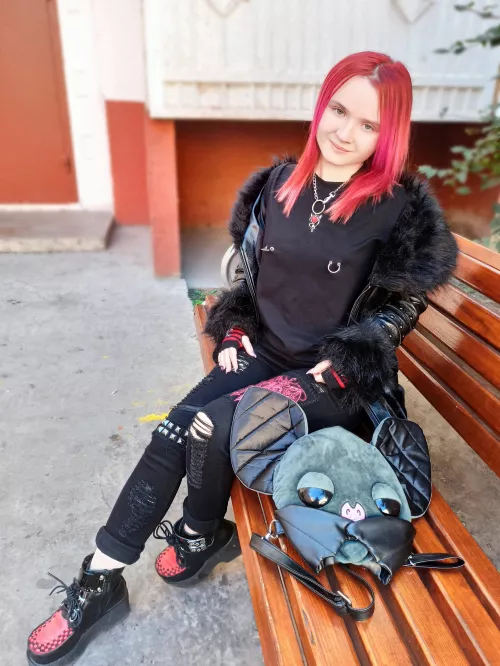 Hello, dear ones! 🖤