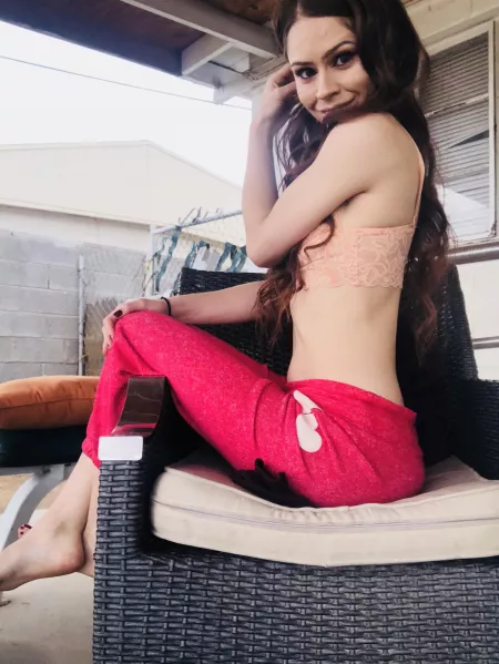 Hello! I hope you have a good day… by the way do these count as yoga pants 🤔