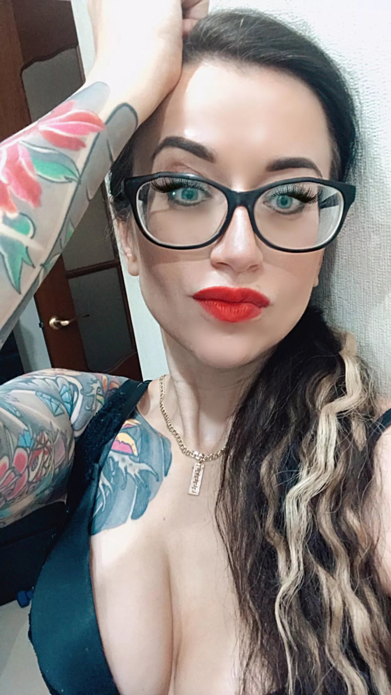 Hello! I’m Julia. I’m 42.Join me❤️Fetish friendly. Subscribe me and get dick rating or 30 min sexting 😮🔥link below ⬇️