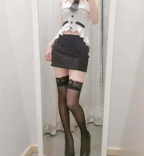 Hello Mr anon I'll be your new secretary starting today 🤍