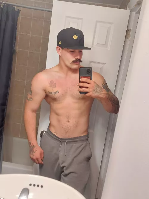 Hello reddit 😏! Home from work and ready to relax.