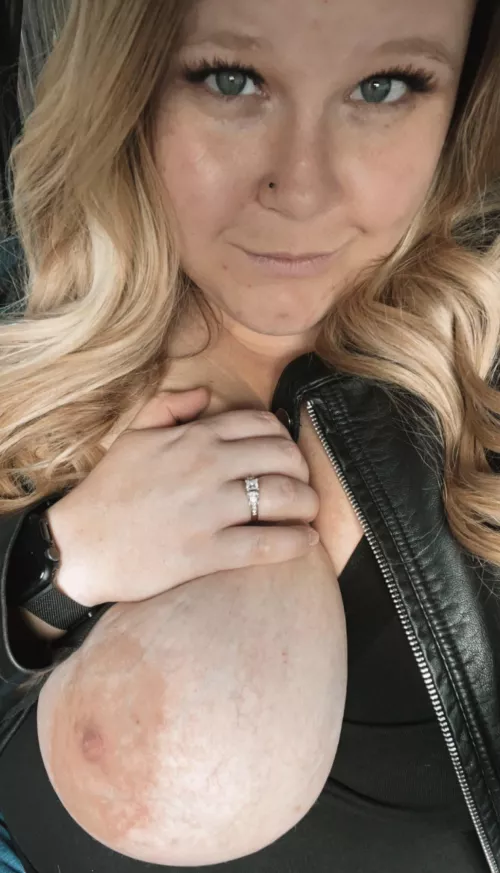 Hello Titty Tuesday 🤪 (F)