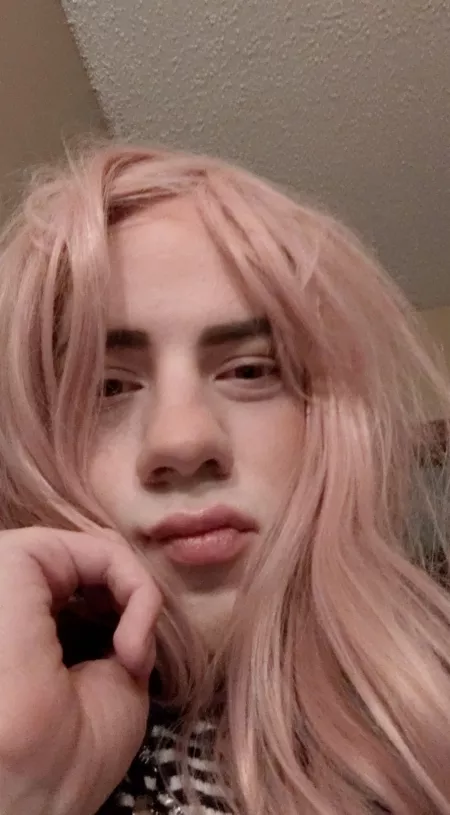 Help me out? I need help 🥺 watch me stream? If I get enough subs my basic needs might actually get met 😣