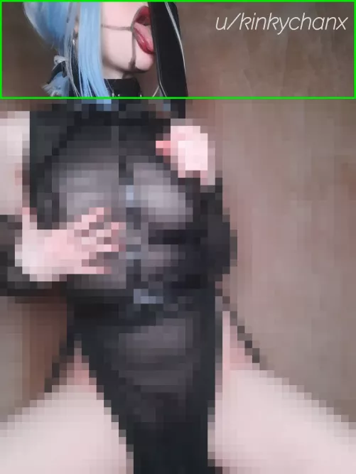 Hey, beta! I made a goth makeup today. Don't you think it's beautiful? 🖤