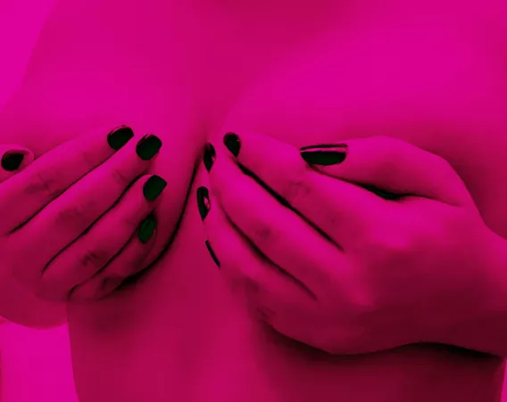 Hey, can you hold these? 🖤🦝