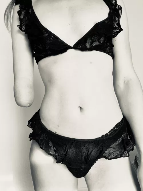 Hey, I’m Sofie🤍Subscribe to my OnlyFans for just $4.99🎀Daily Content, Amputee, Dick/Cumshot Raiting Link in Comments