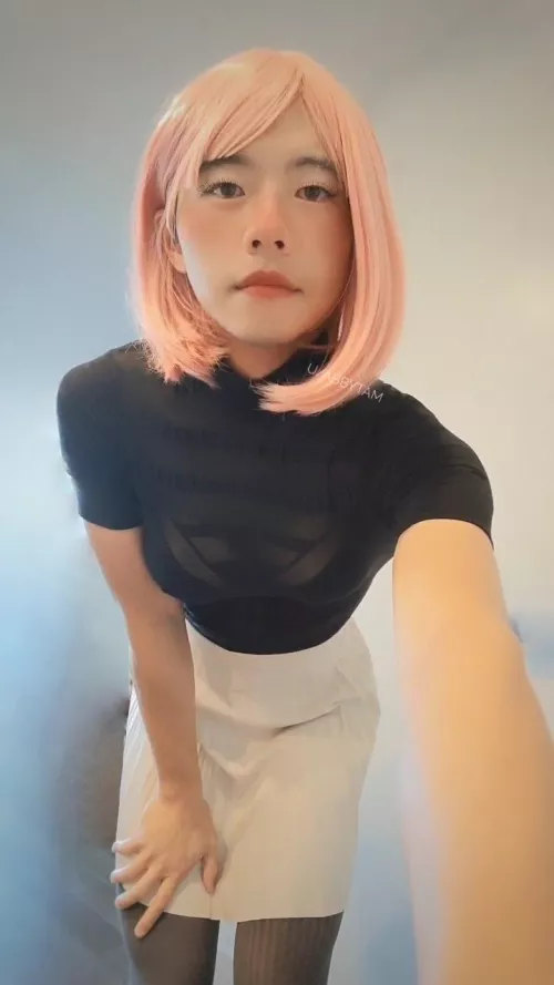 Hey 👋 my eyes are up here 😳