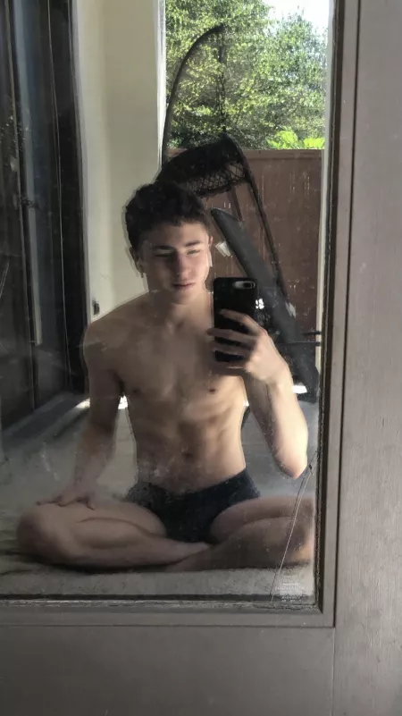 Heyyyy dudes! Think I should post more ?