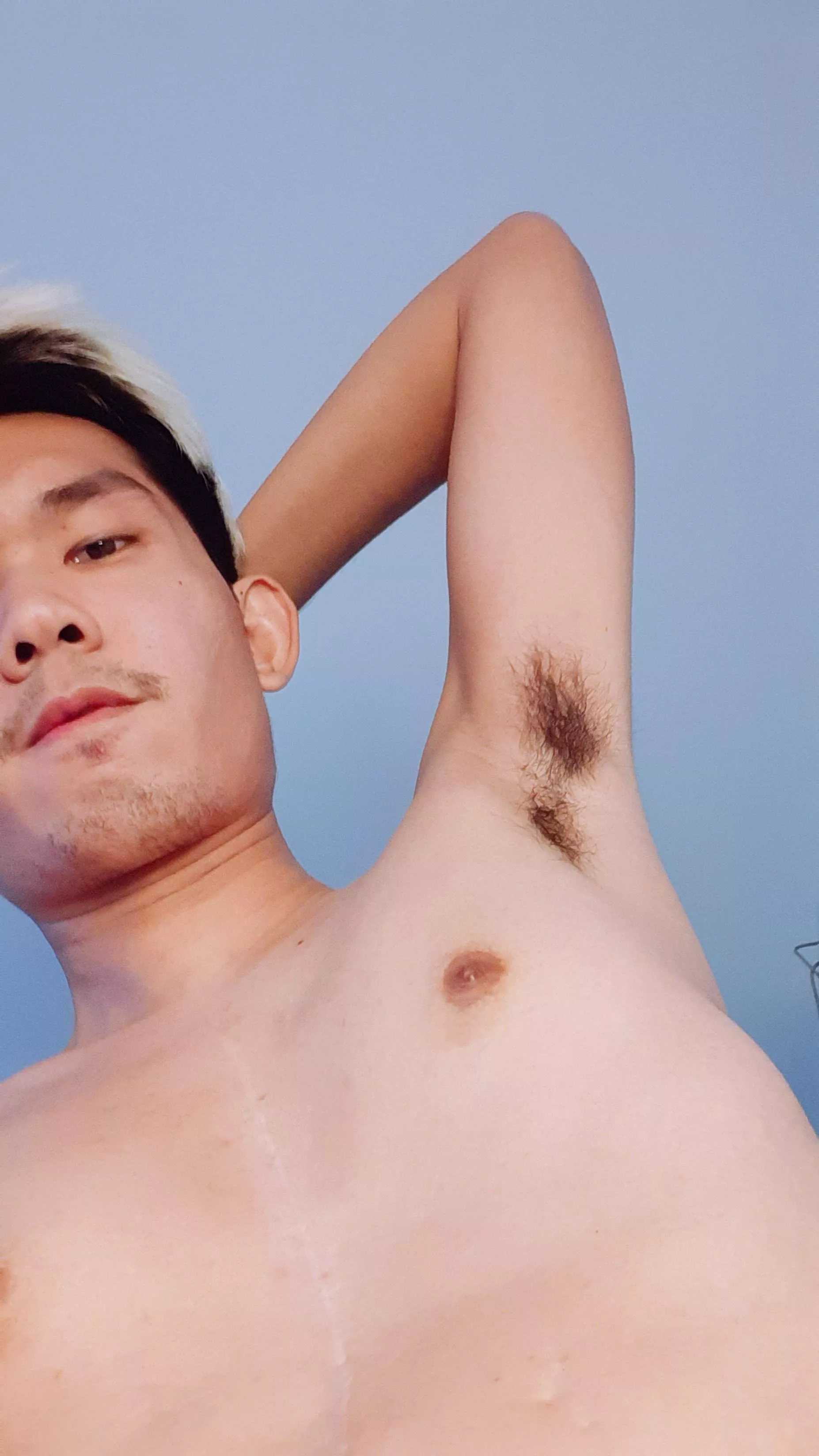 Hi 21 yo twink 😅