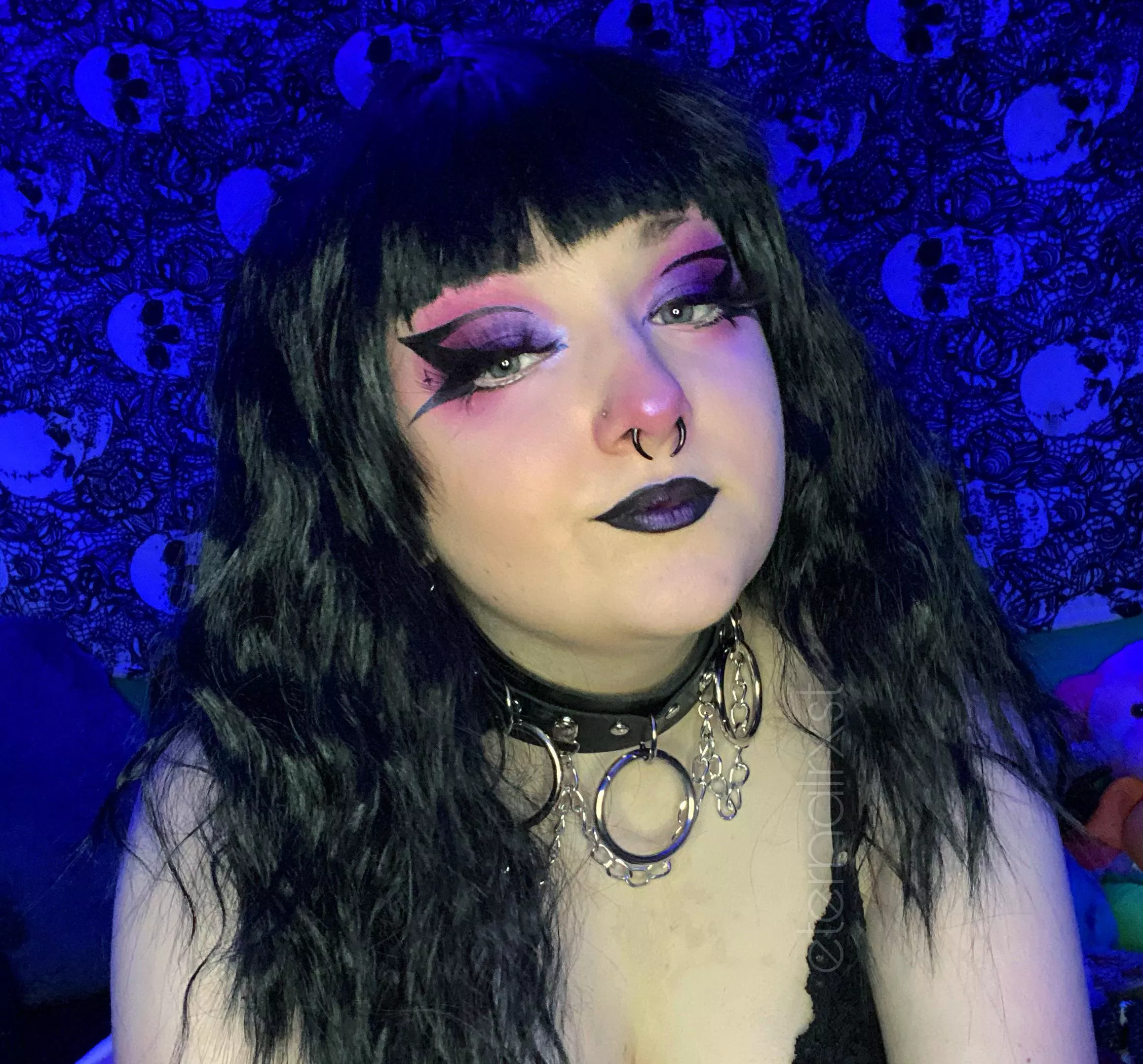 Hi 🖤