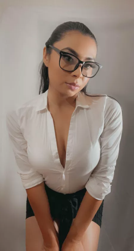 Hi 😊 do you like my glasses?