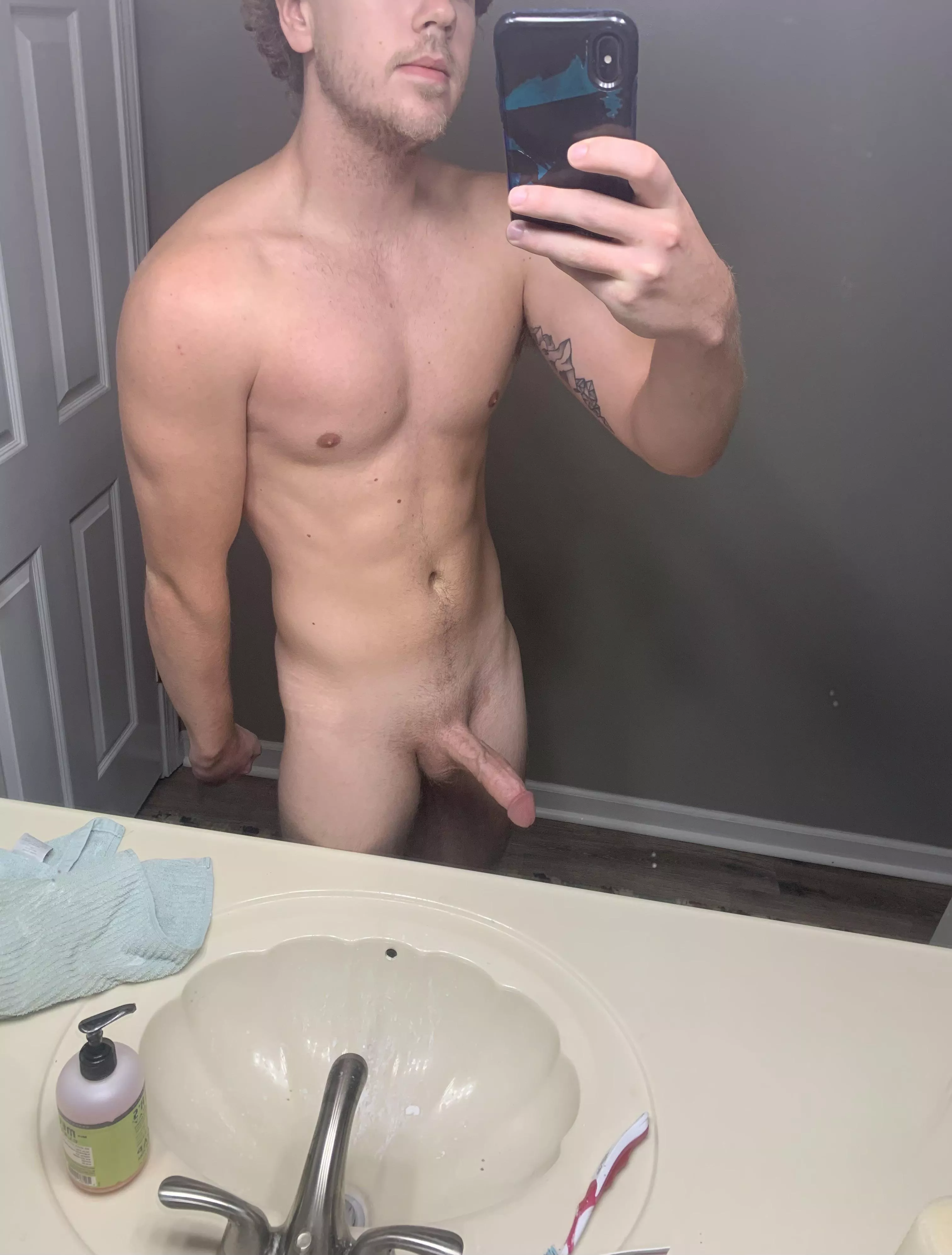 Hi 😗