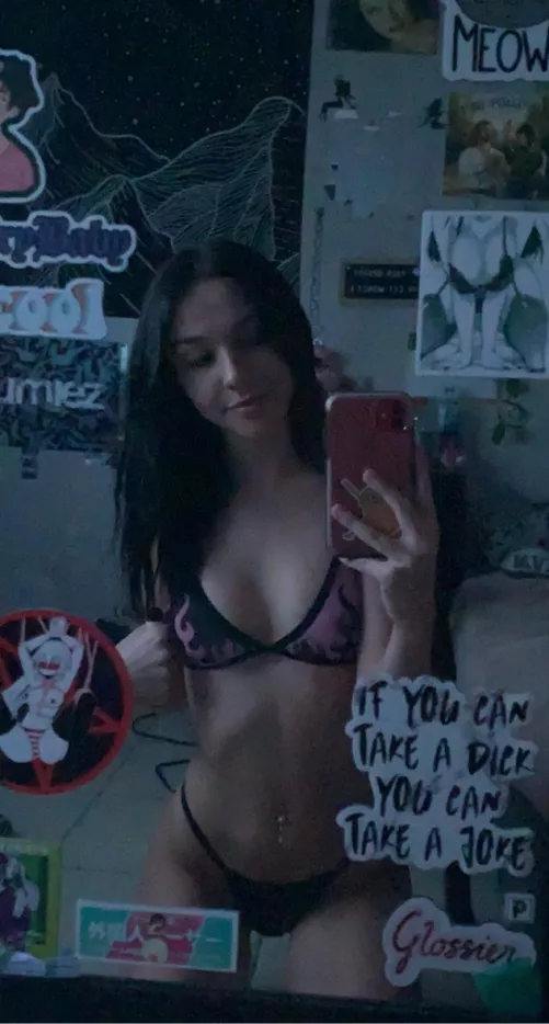 hii! im lucinda and im 18 <3 i post many times a week and love to talk! dont be shy im very excited to get to know you;) message me for my onlyfans 😘