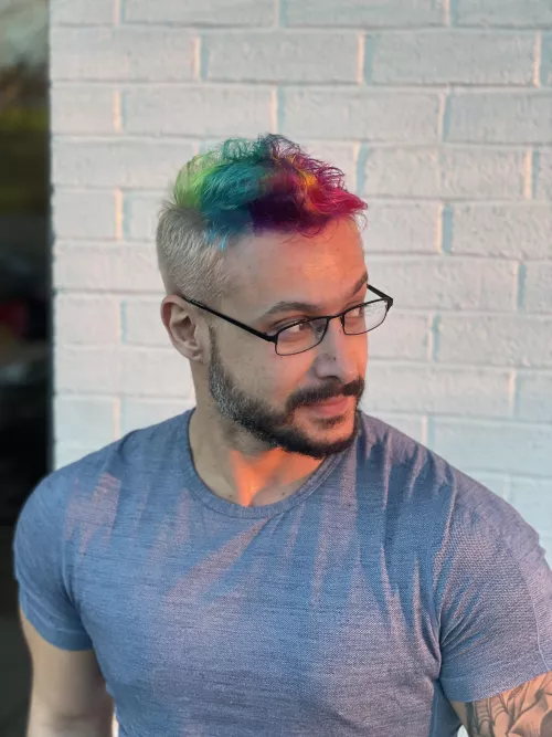 Hit a goal on Twitch and Dyed my hair rainbow! I’m also in love with this subreddit ❤️