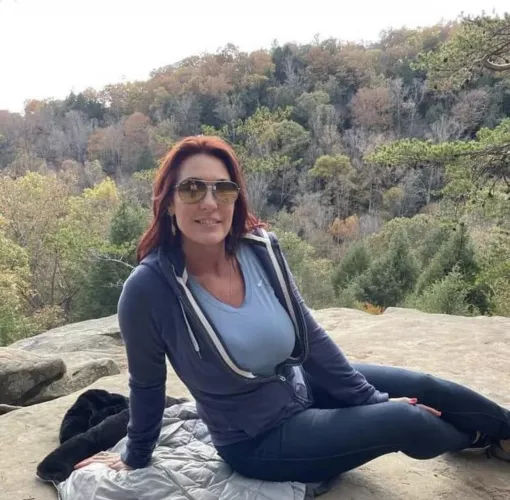 Hit me up if you want to cum on the nudes i found of my real stepmom