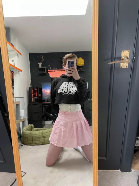 Home alone time = femboy time!!! 💖💖