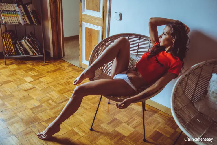 Hope you enjoy looking at my sexy legs;)