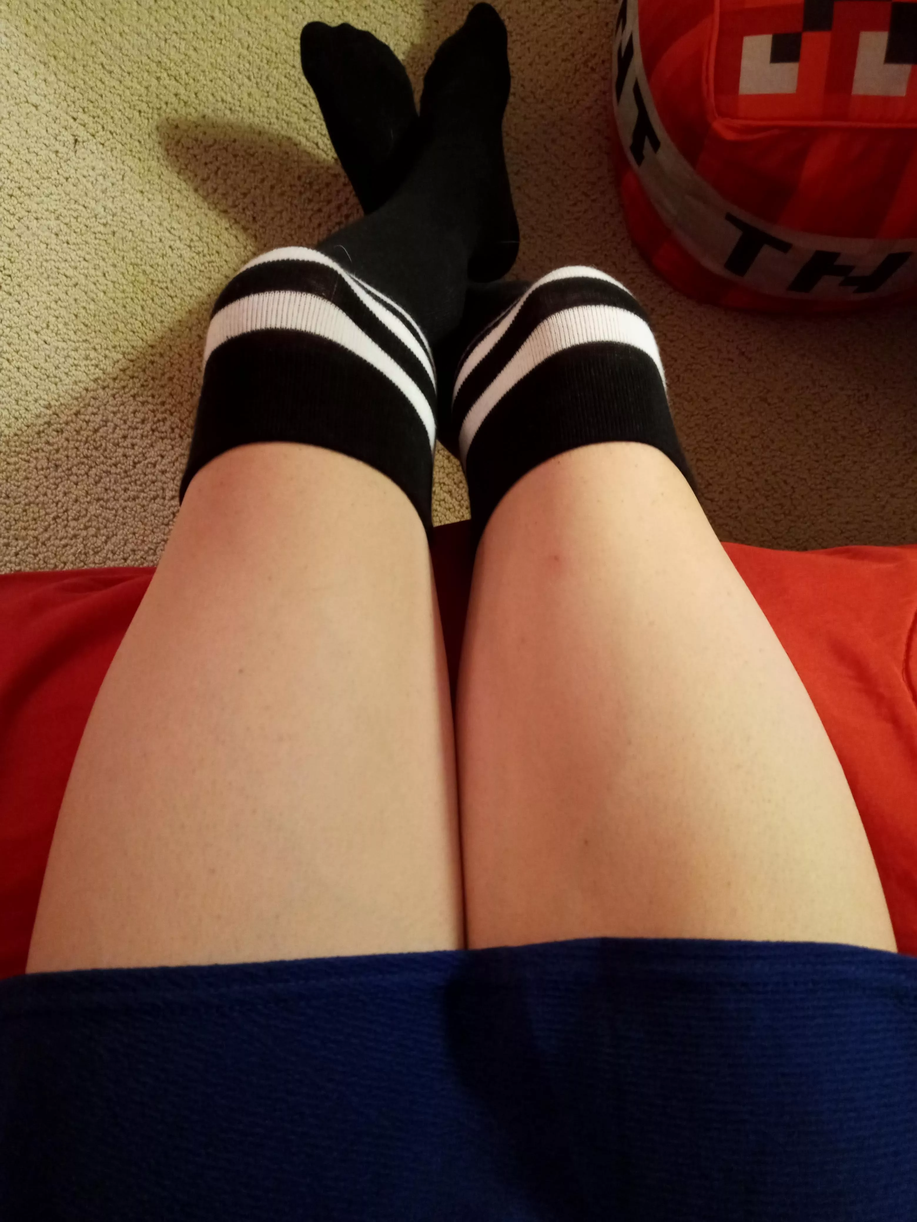 Hope you guys like thigh pics