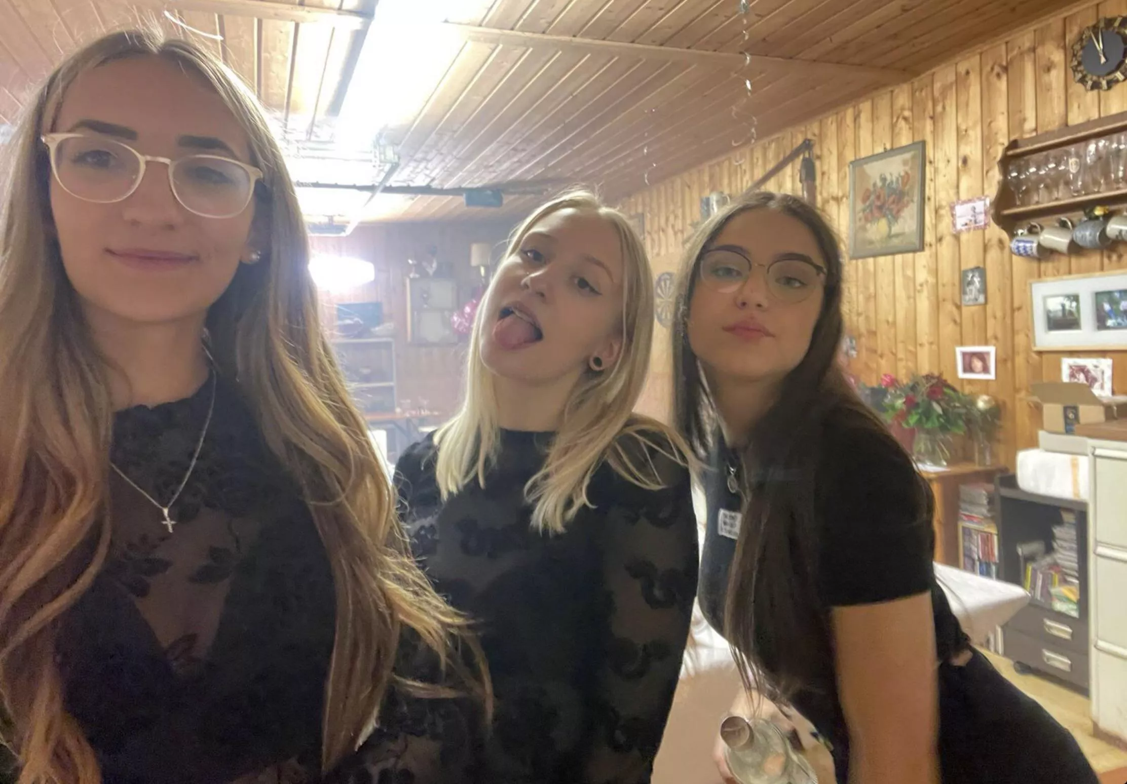 Hot babes🔥
