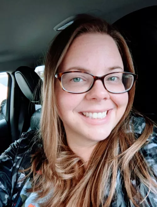 Hot 🔥 Mom nextdoor? Would you say hi?