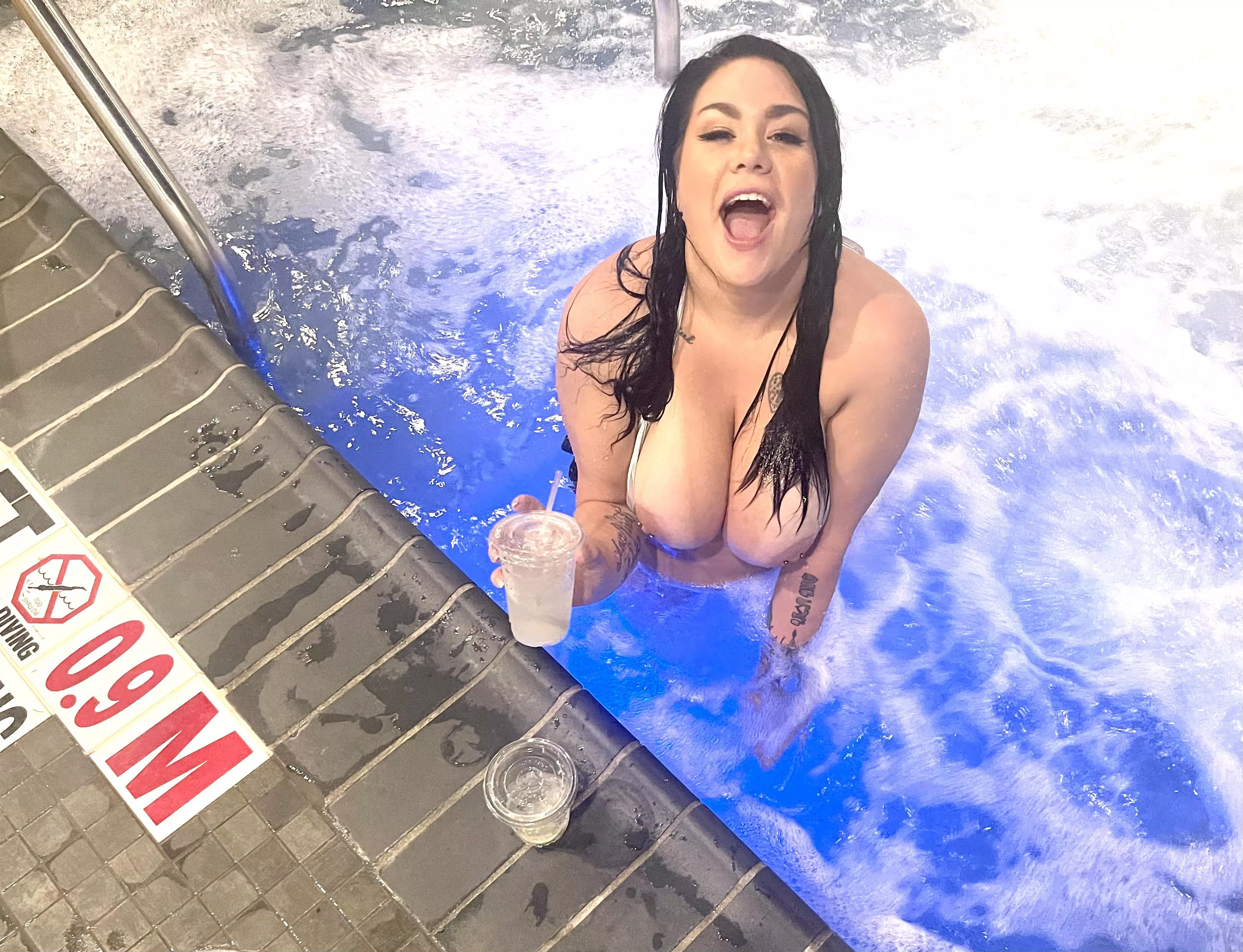 Hotel pool 😋