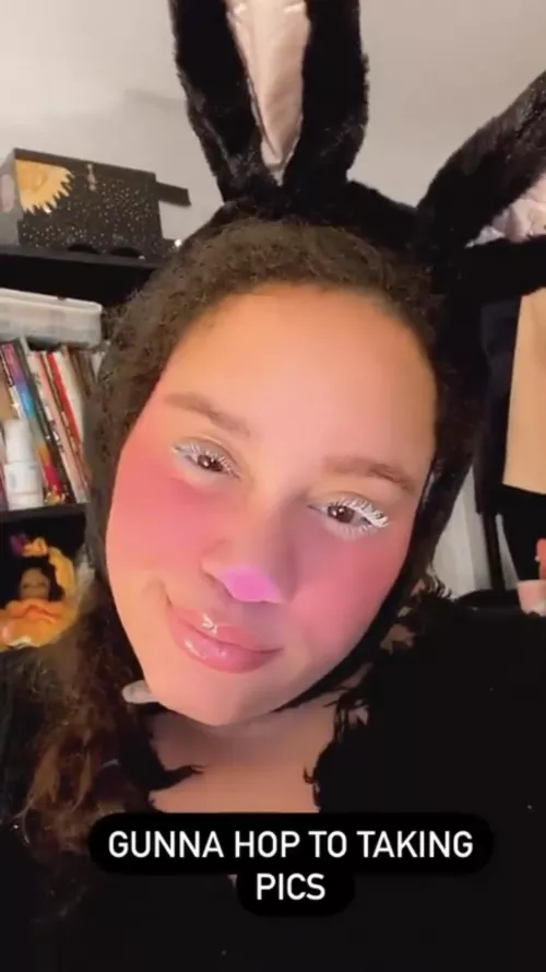 how do i look. 🙈🙈