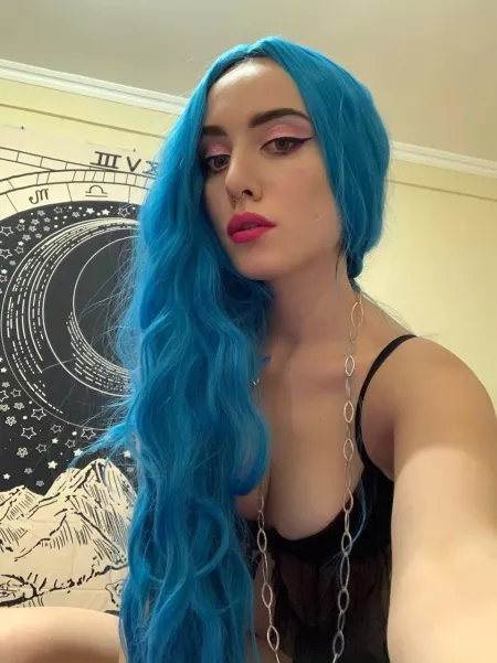 how do you like this hair color and makeup?