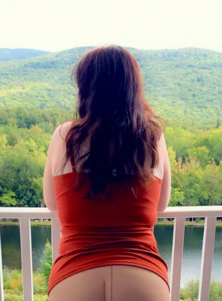 How do you prefer the seam? I’ve heard perfectly aligned and some like it off a little to show the ass more. How do you prefer the seam? I’ve heard perfectly aligned and some like it off a little to show the ass more.