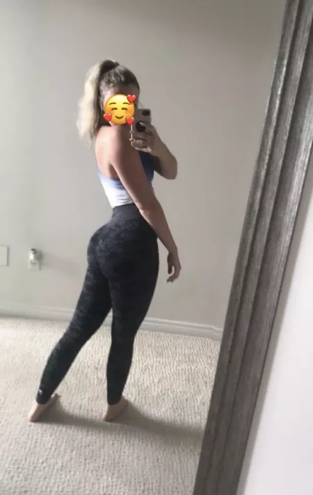 How does my booty look? 🍑