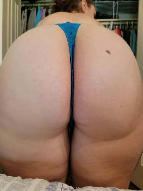 How is my pregnant ass doin in this thong?