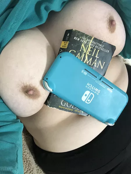 How should I spend my night? Reading or playing my switch?