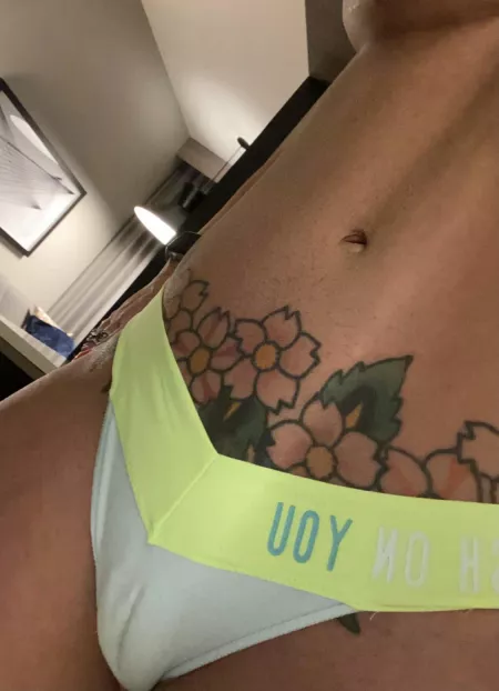 I always get a nice toe in these panties!