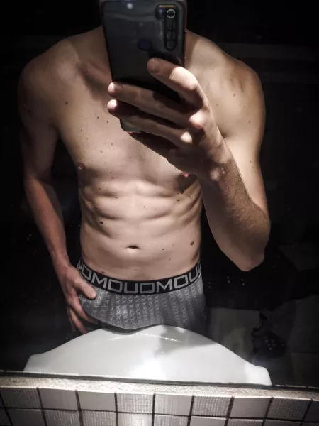 I always wonder why people stare at my bulge 😜