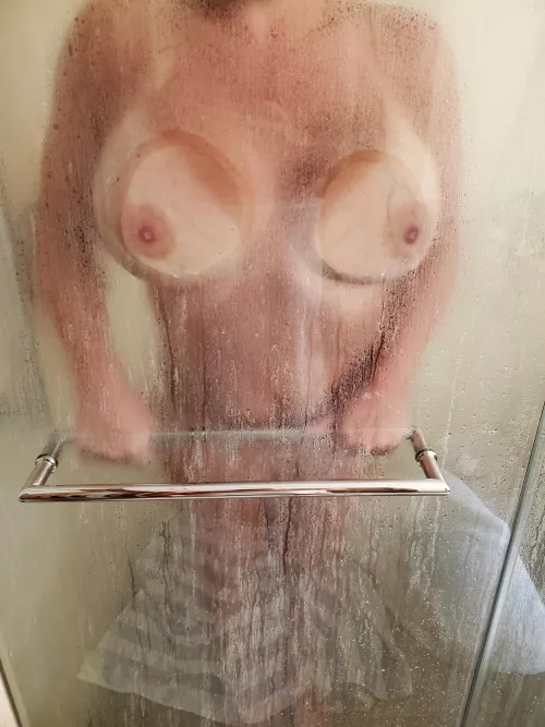 I could use and extra hand in here💦(f36)(oc)