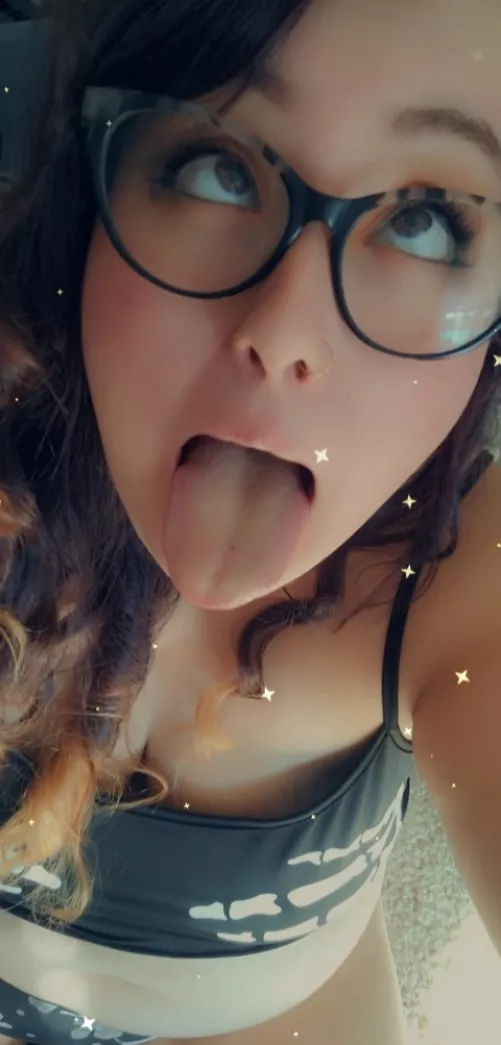 I decided to skip work so you can cum all over my face, are you ready?