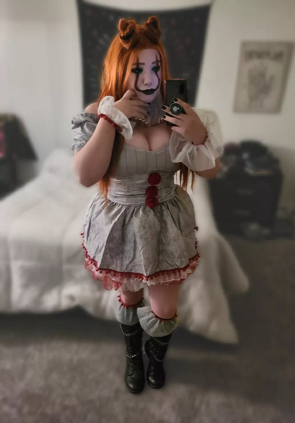 I did a new Pennywise look last night 😊